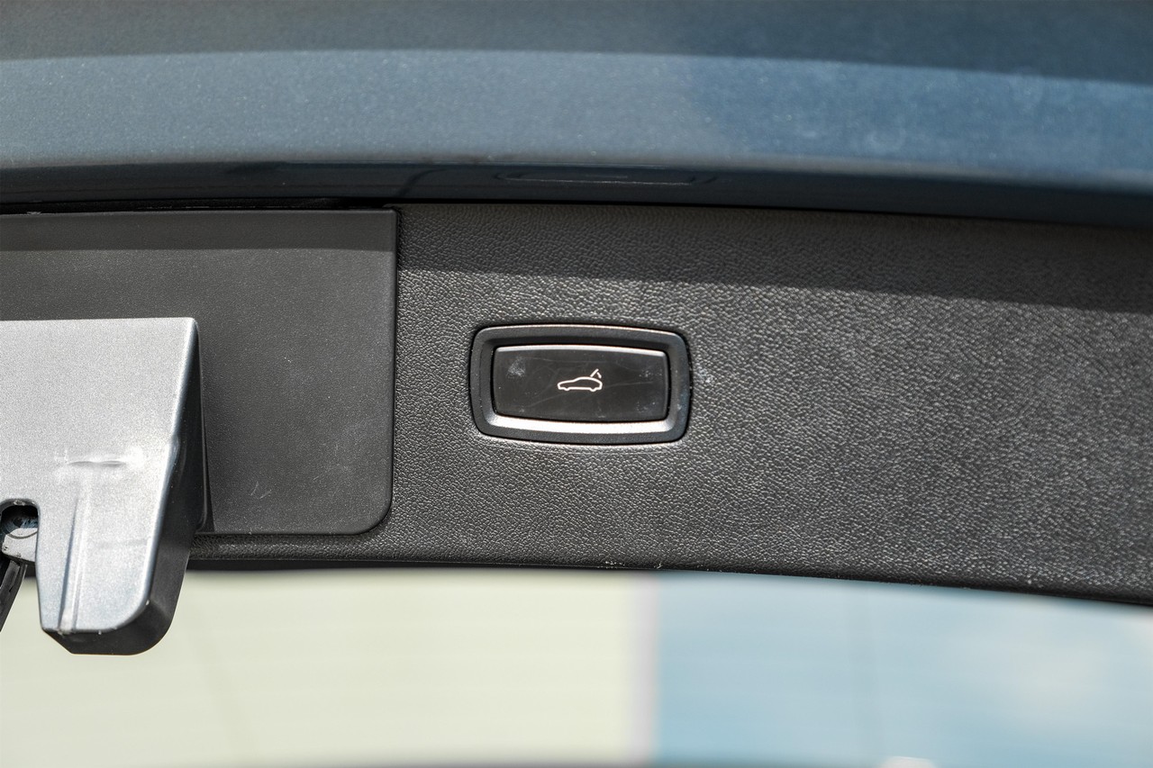 Porsche Cayenne Vehicle Main Gallery Image 47