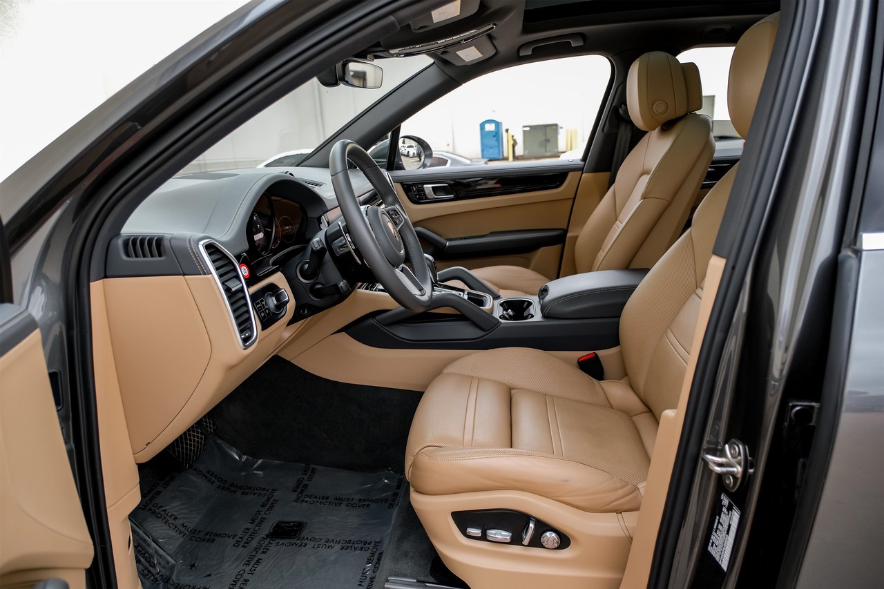 Porsche Cayenne Vehicle Main Gallery Image 04
