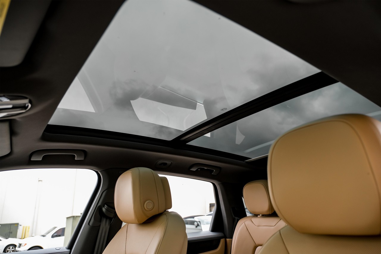 Porsche Cayenne Vehicle Main Gallery Image 05