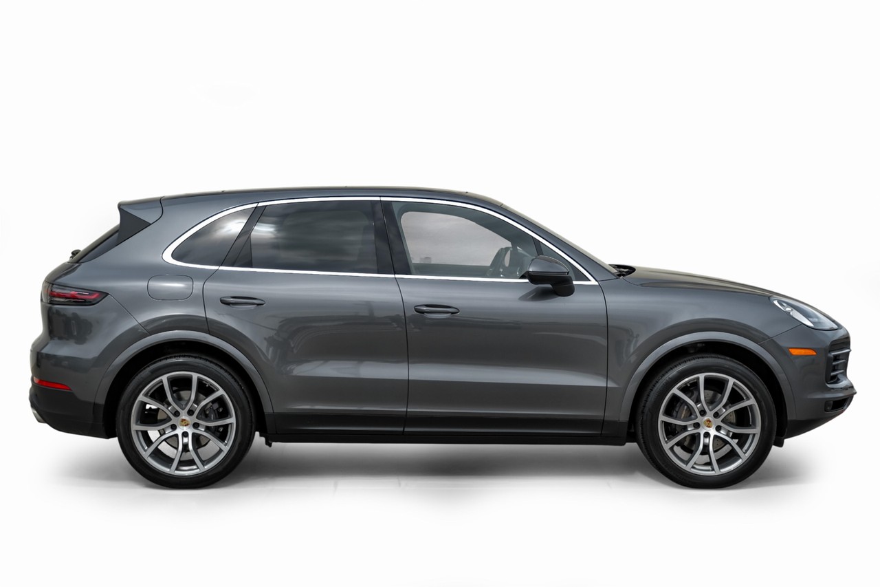 Porsche Cayenne Vehicle Main Gallery Image 08