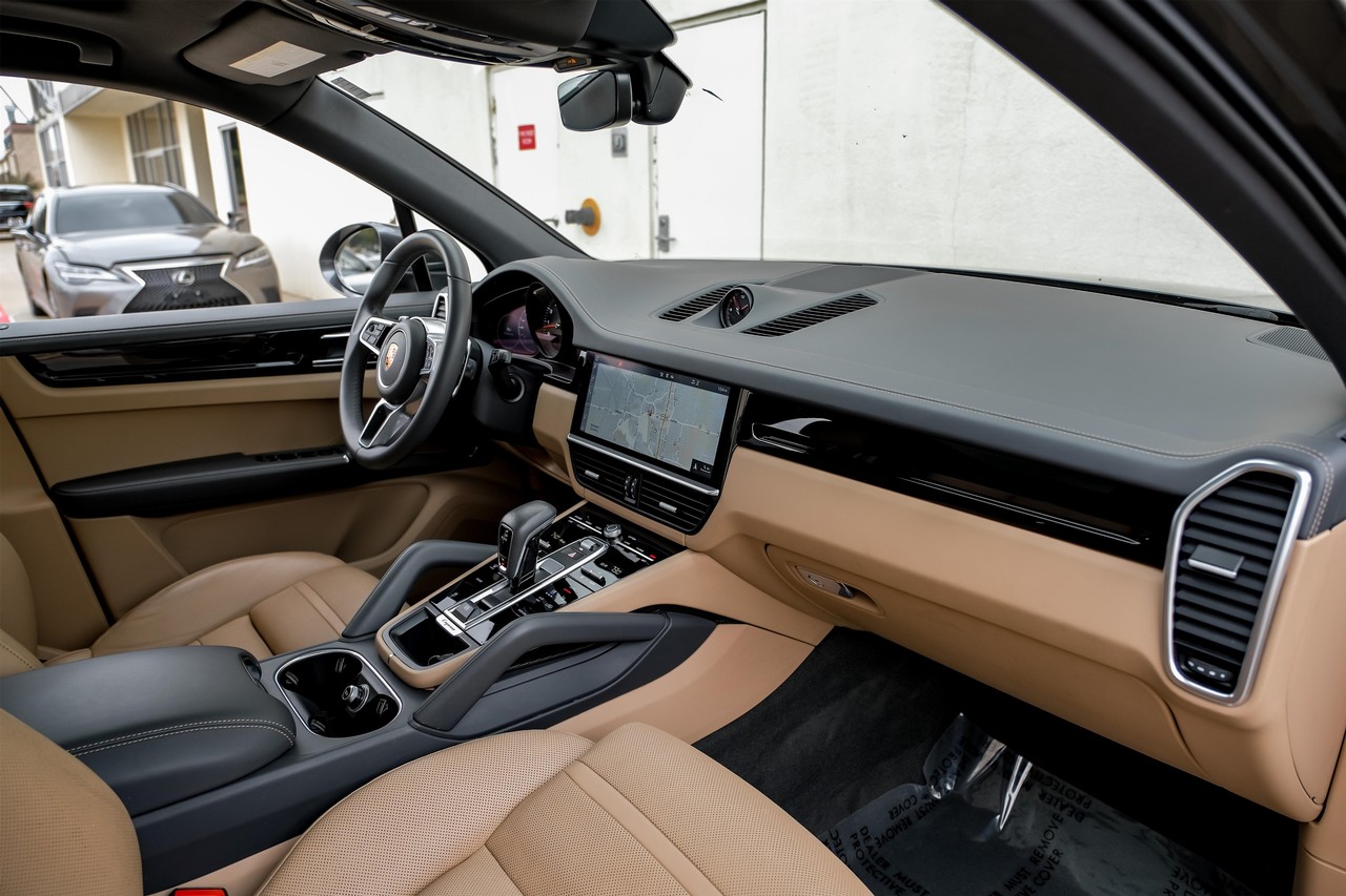 Porsche Cayenne Vehicle Main Gallery Image 15