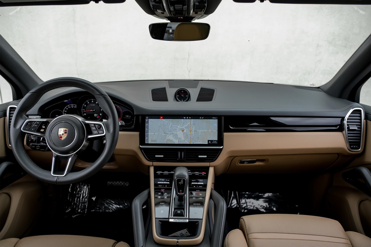 Porsche Cayenne Vehicle Main Gallery Image 16