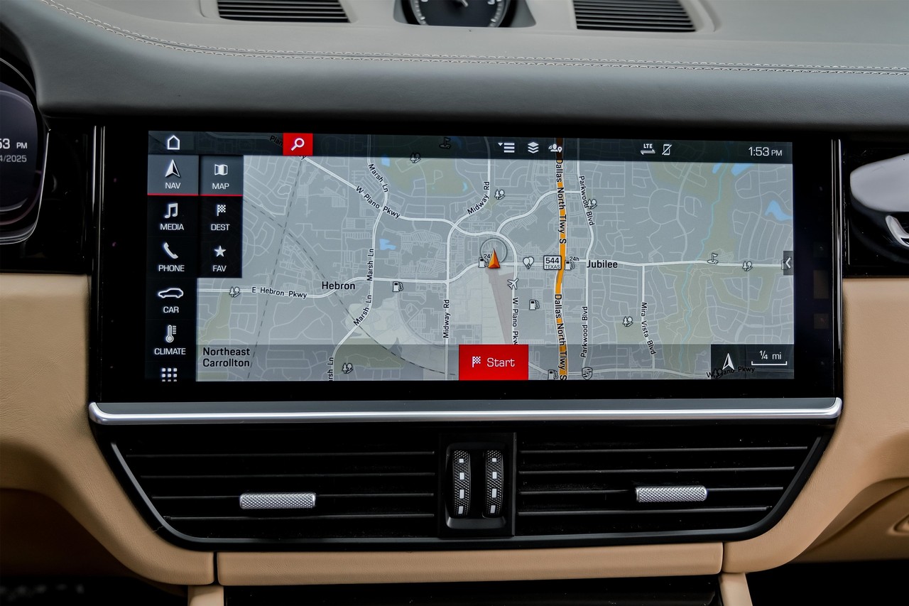 Porsche Cayenne Vehicle Main Gallery Image 23