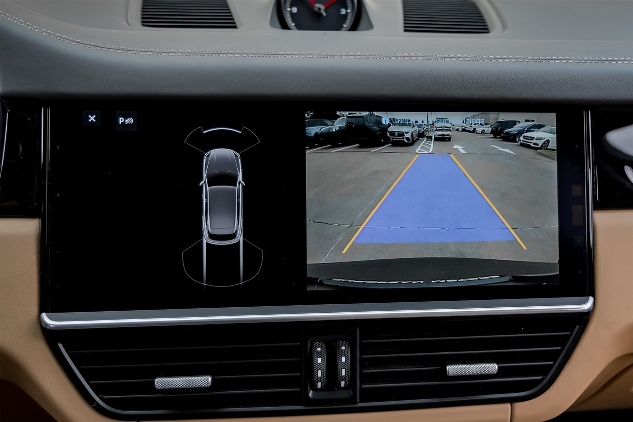 Porsche Cayenne Vehicle Main Gallery Image 24