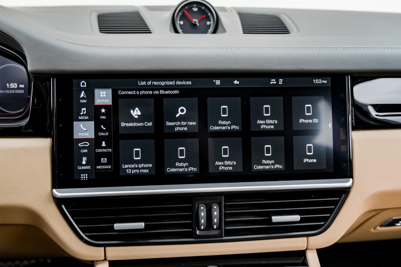 Porsche Cayenne Vehicle Main Gallery Image 32