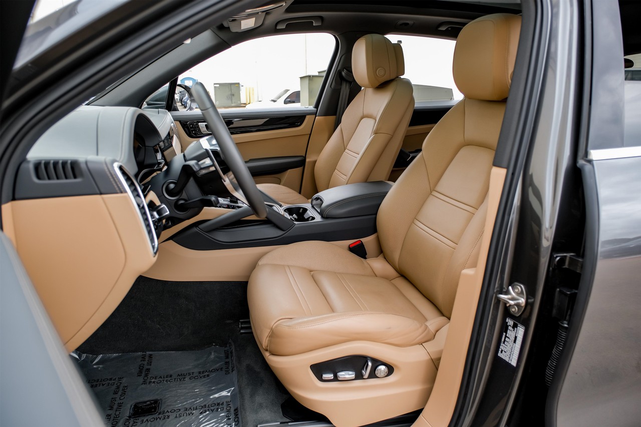 Porsche Cayenne Vehicle Main Gallery Image 34