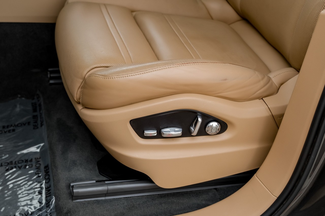 Porsche Cayenne Vehicle Main Gallery Image 35