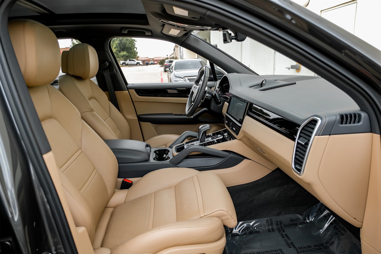 Porsche Cayenne Vehicle Main Gallery Image 36