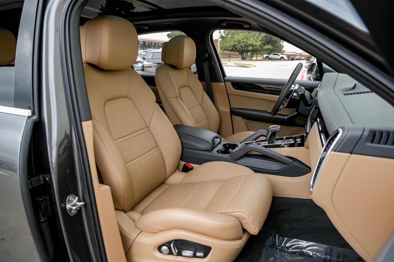 Porsche Cayenne Vehicle Main Gallery Image 37