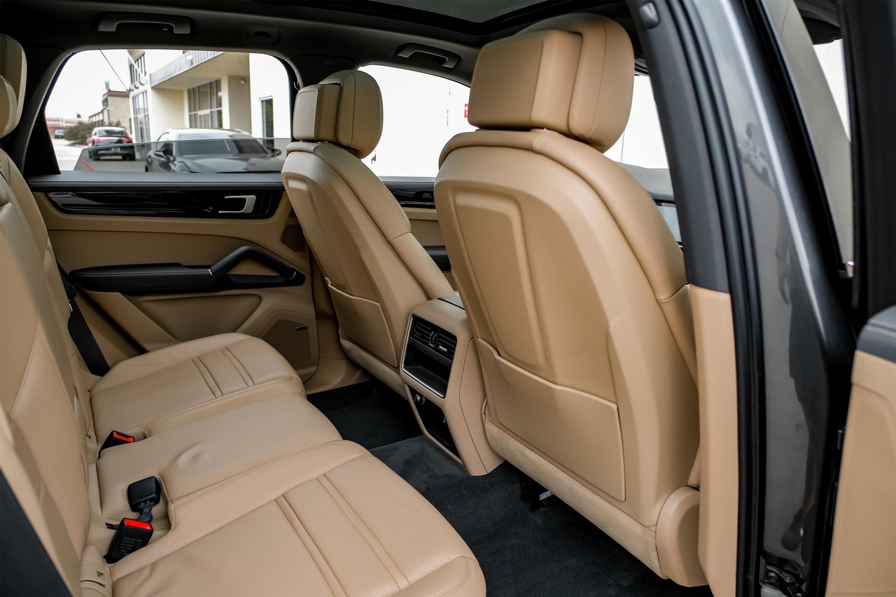 Porsche Cayenne Vehicle Main Gallery Image 39
