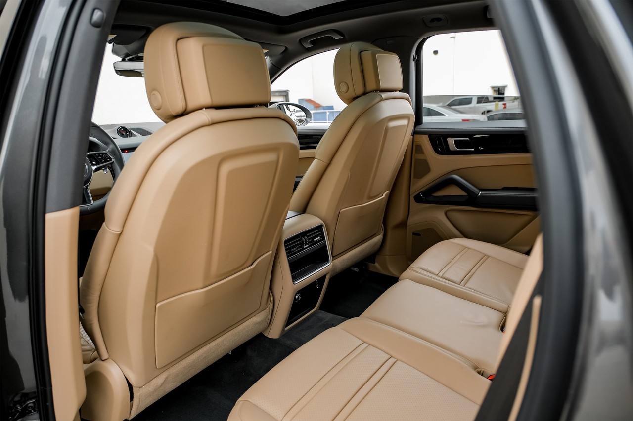 Porsche Cayenne Vehicle Main Gallery Image 40
