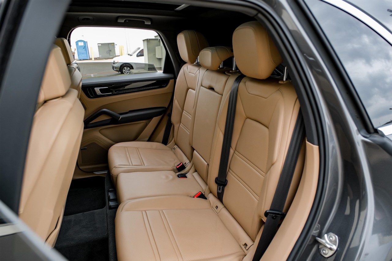 Porsche Cayenne Vehicle Main Gallery Image 41