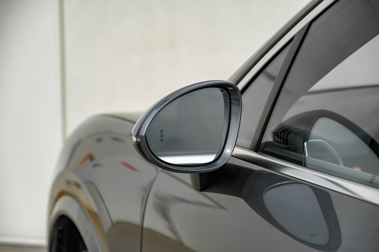 Porsche Cayenne Vehicle Main Gallery Image 42