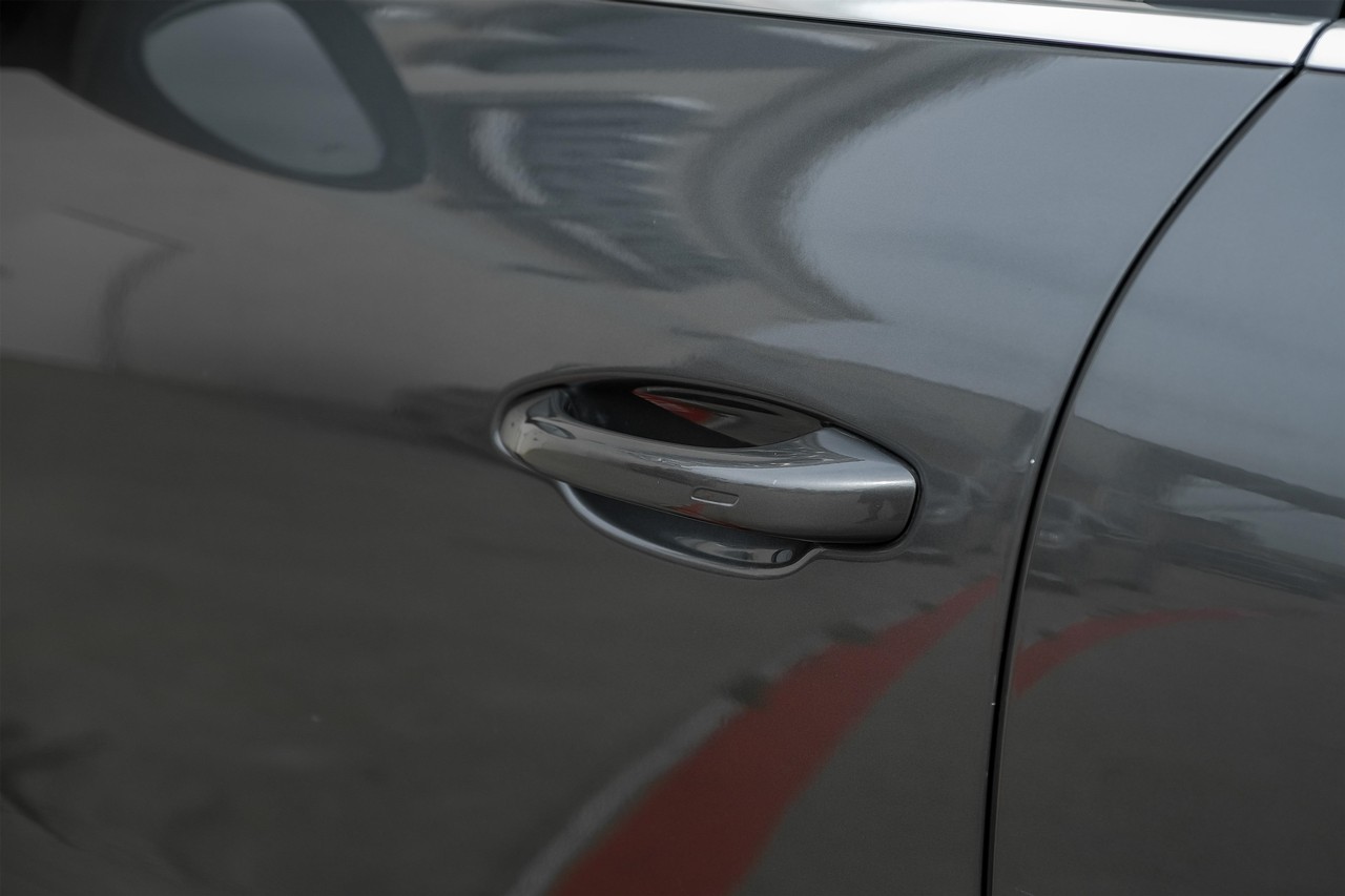 Porsche Cayenne Vehicle Main Gallery Image 43