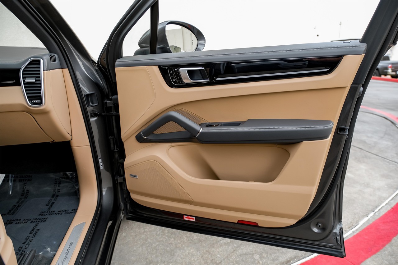 Porsche Cayenne Vehicle Main Gallery Image 46