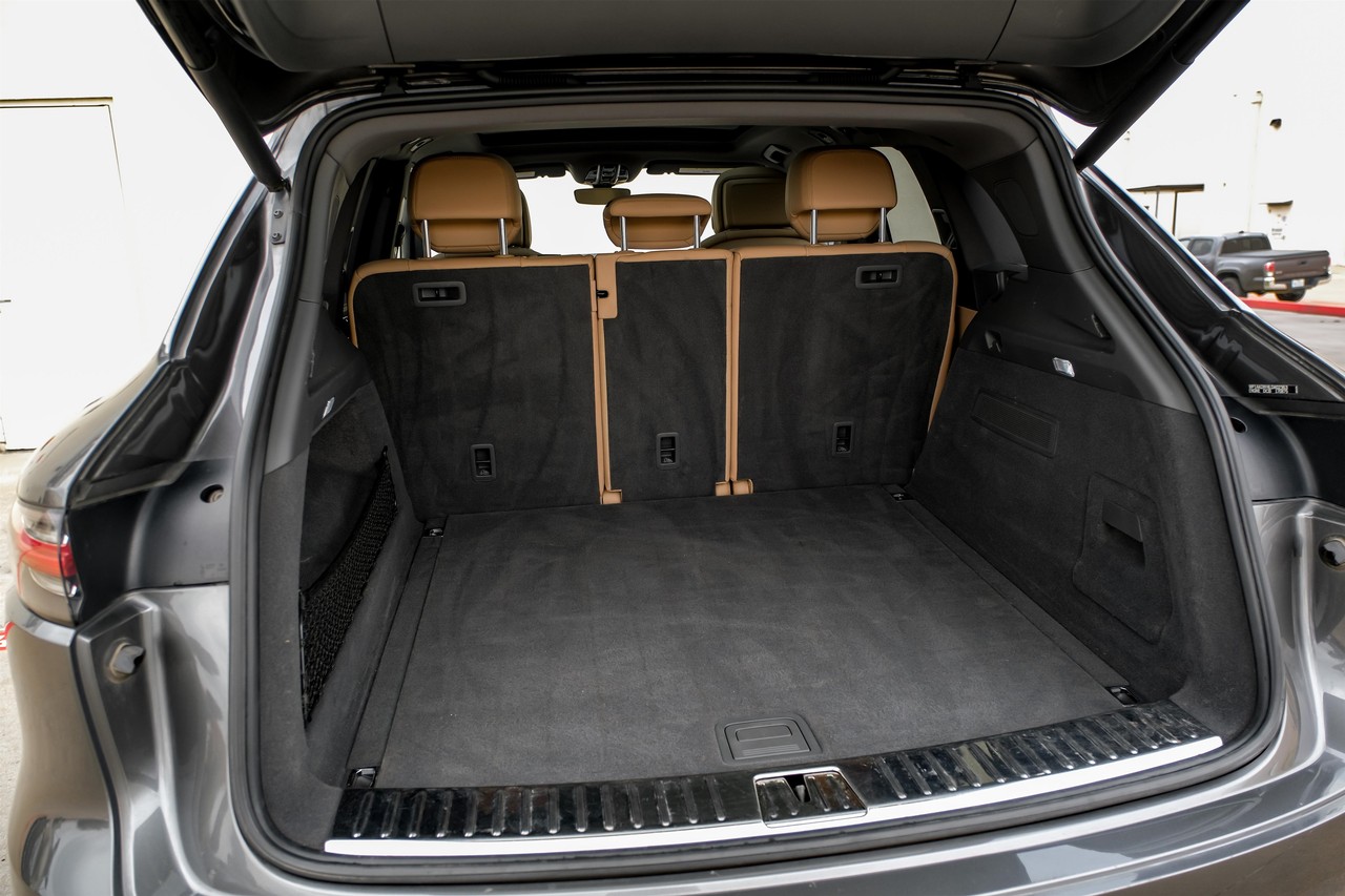 Porsche Cayenne Vehicle Main Gallery Image 52
