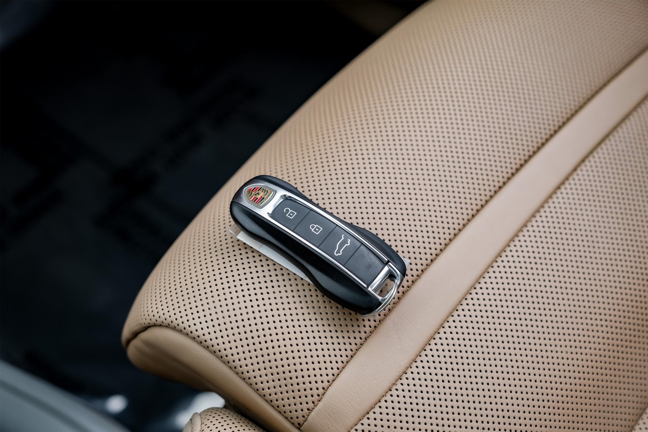 Porsche Cayenne Vehicle Main Gallery Image 58