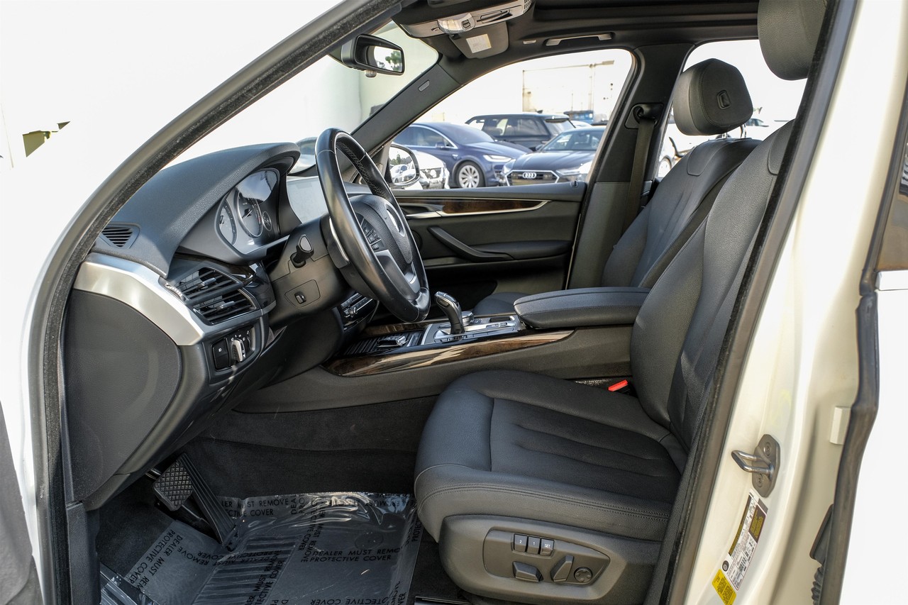 BMW X5 Vehicle Main Gallery Image 04