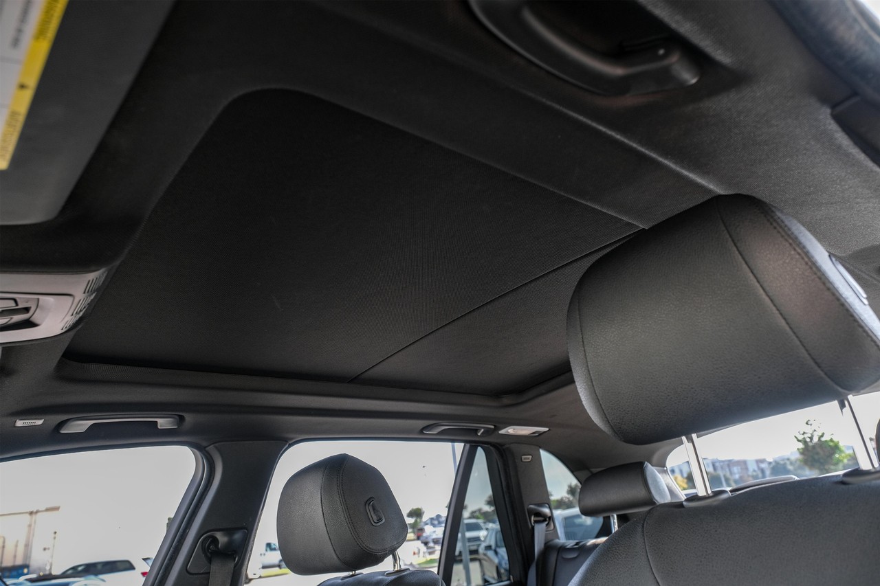 BMW X5 Vehicle Main Gallery Image 05