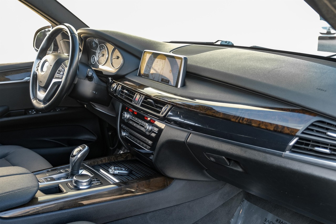 BMW X5 Vehicle Main Gallery Image 13