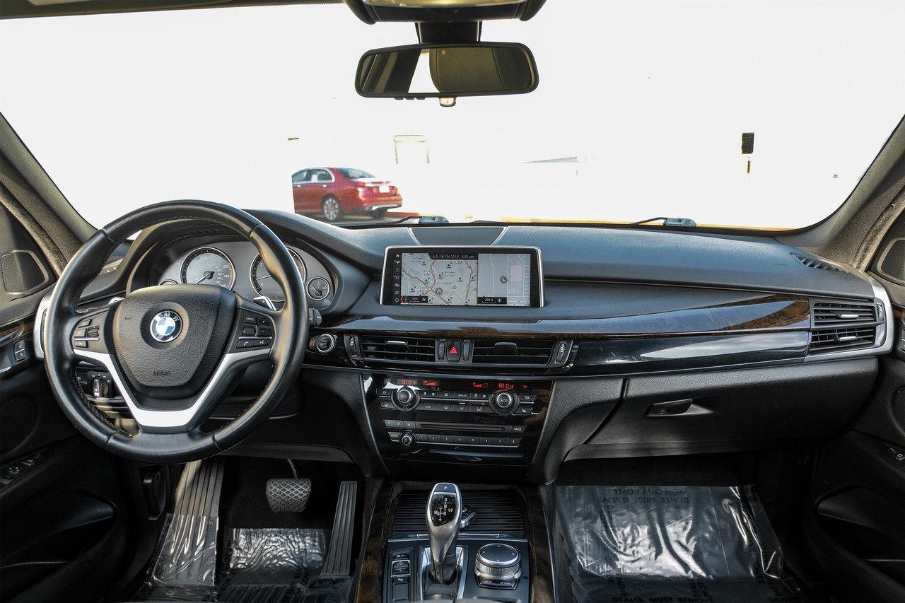 BMW X5 Vehicle Main Gallery Image 15