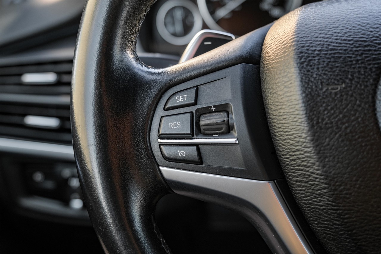 BMW X5 Vehicle Main Gallery Image 17