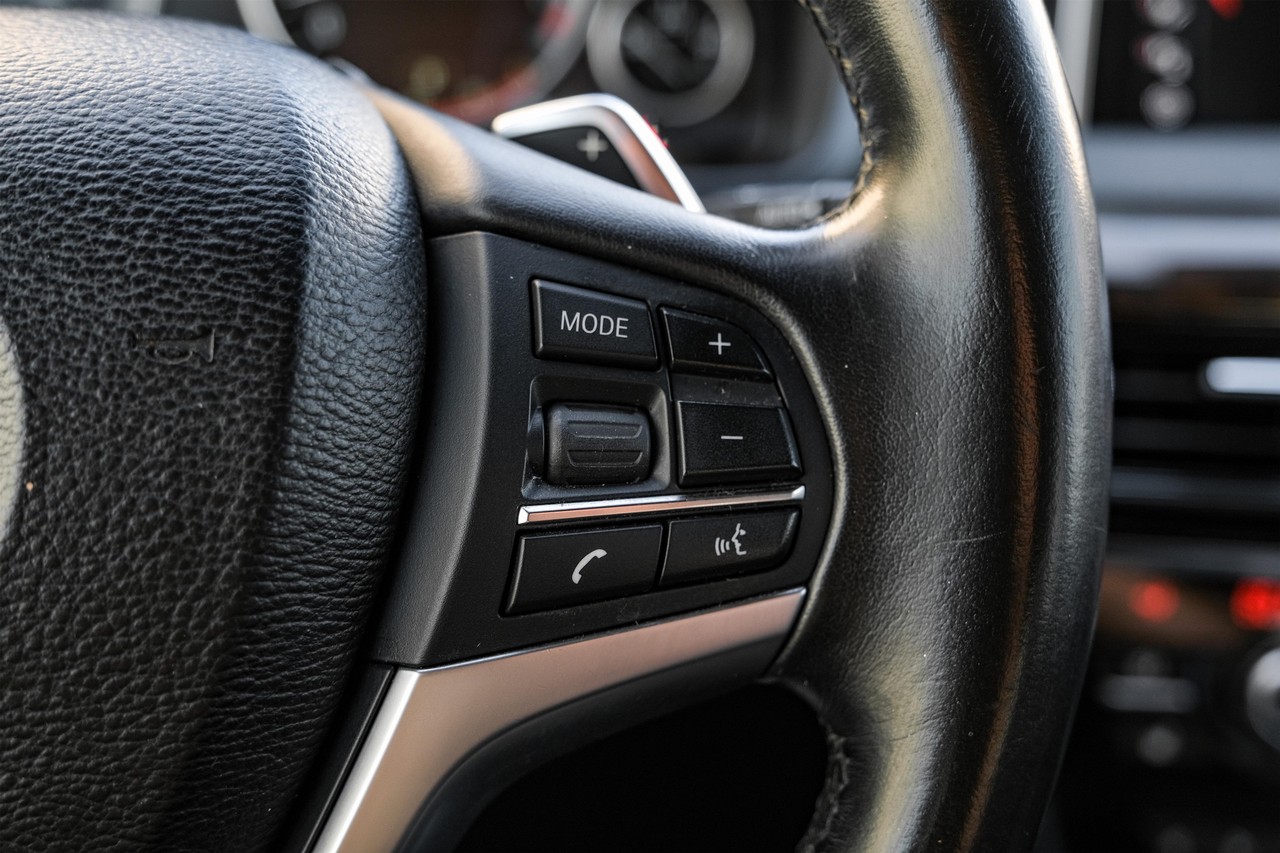 BMW X5 Vehicle Main Gallery Image 18