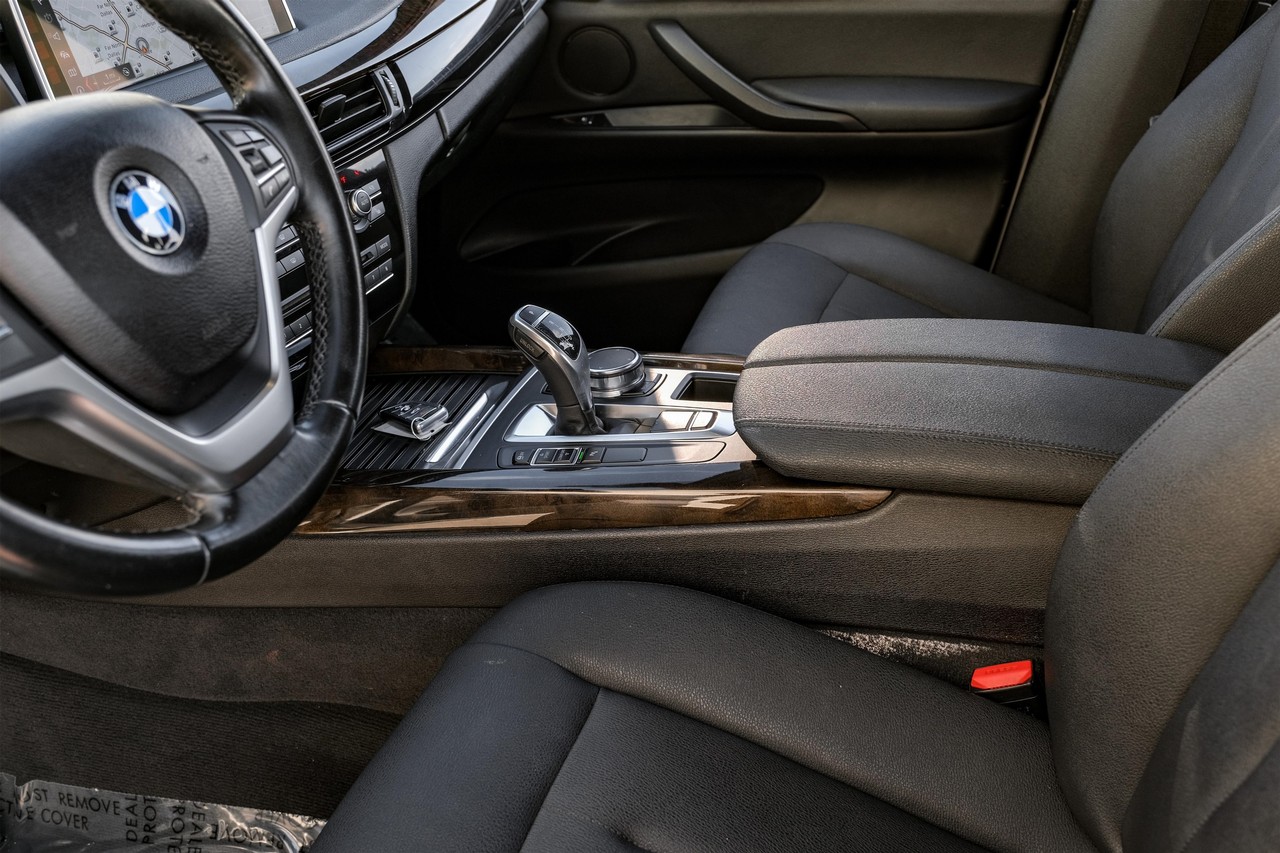 BMW X5 Vehicle Main Gallery Image 24