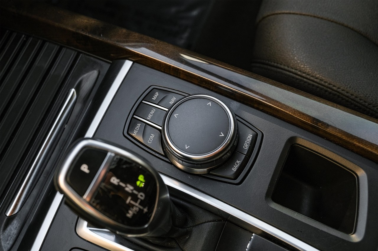 BMW X5 Vehicle Main Gallery Image 26