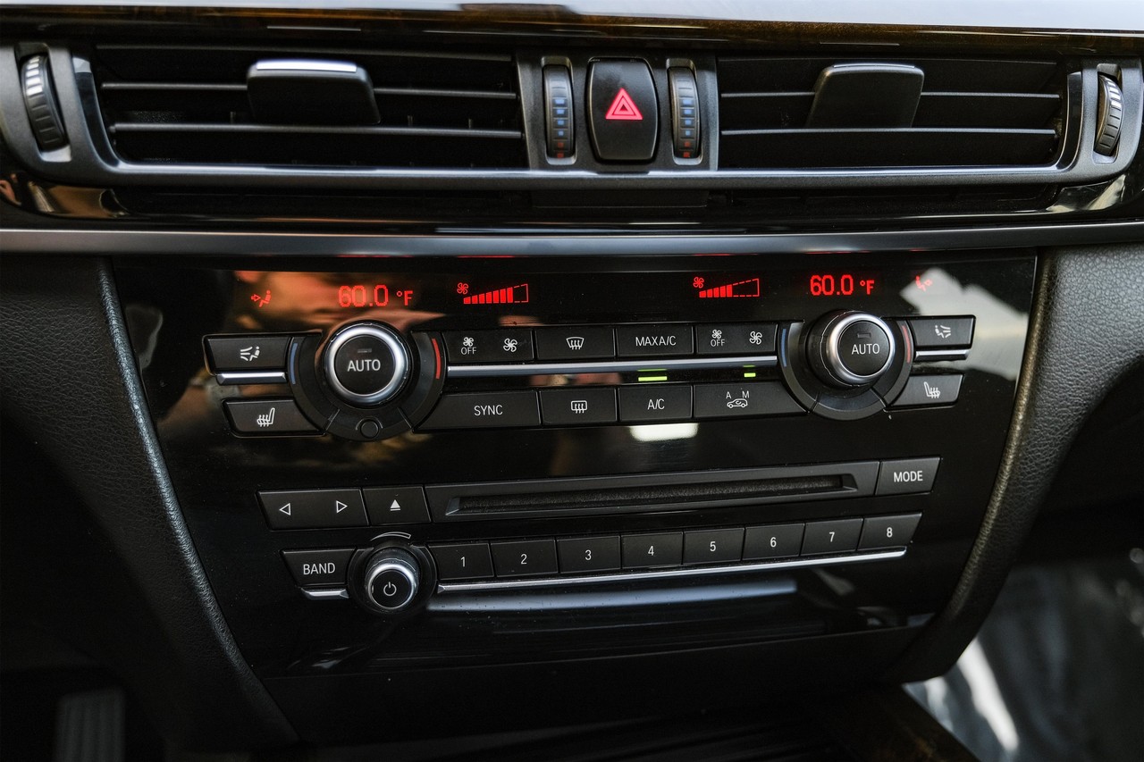 BMW X5 Vehicle Main Gallery Image 27