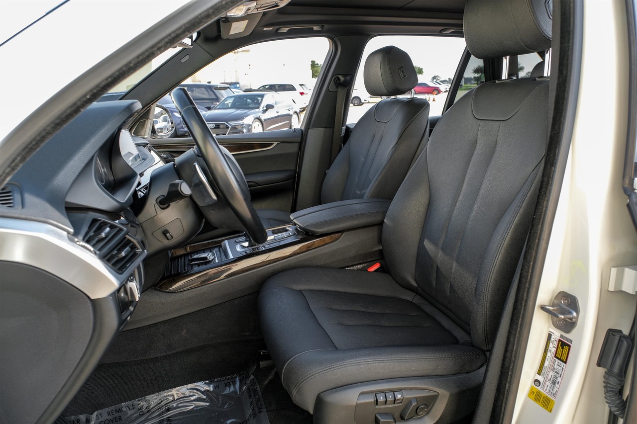 BMW X5 Vehicle Main Gallery Image 30