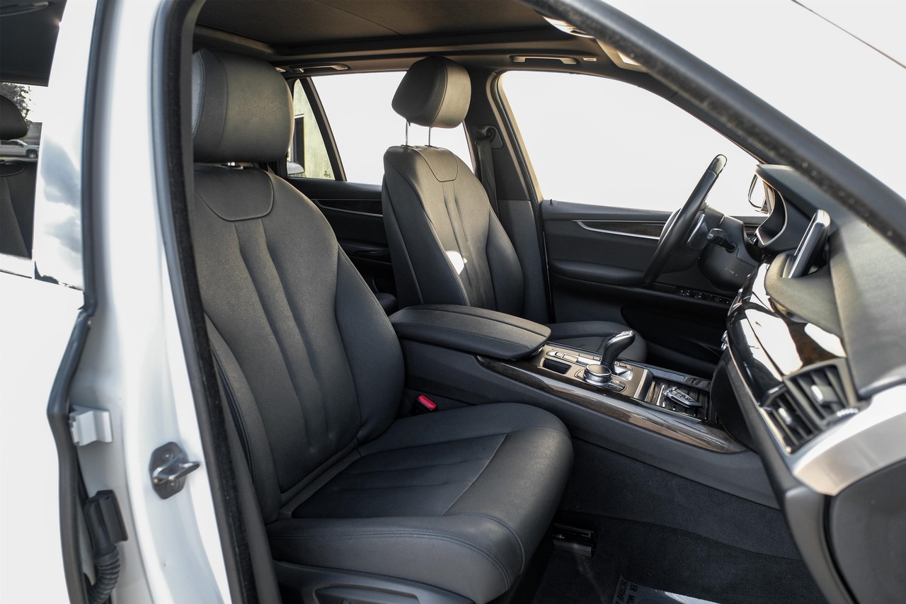 BMW X5 Vehicle Main Gallery Image 32