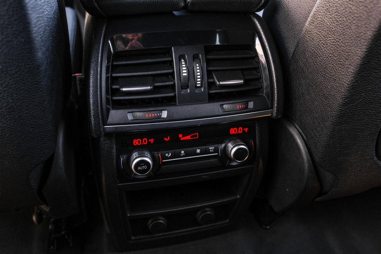 BMW X5 Vehicle Main Gallery Image 35