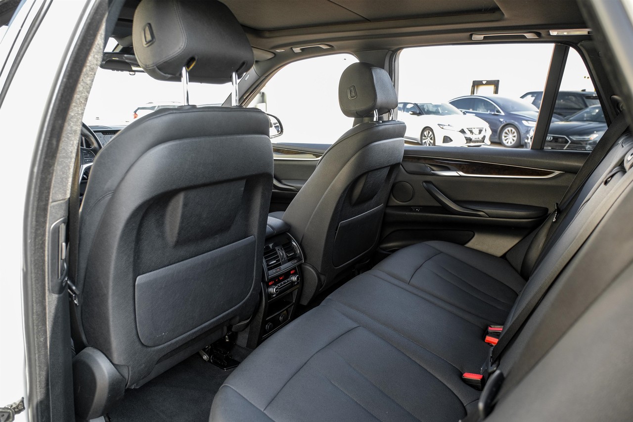 BMW X5 Vehicle Main Gallery Image 36