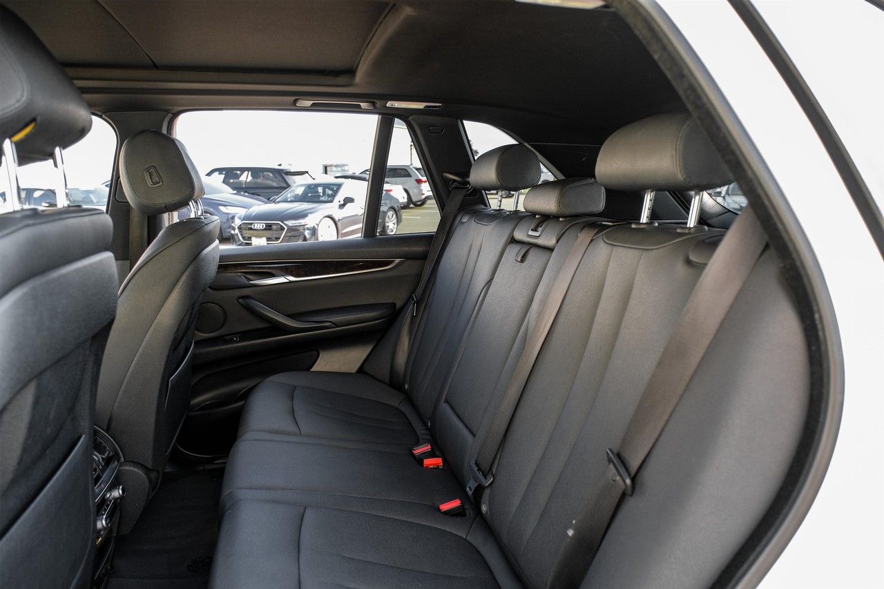 BMW X5 Vehicle Main Gallery Image 37