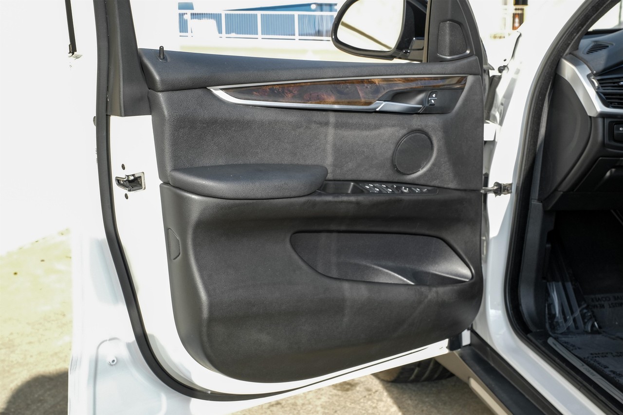 BMW X5 Vehicle Main Gallery Image 40