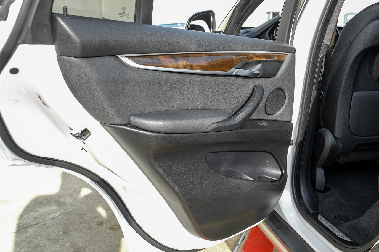 BMW X5 Vehicle Main Gallery Image 43