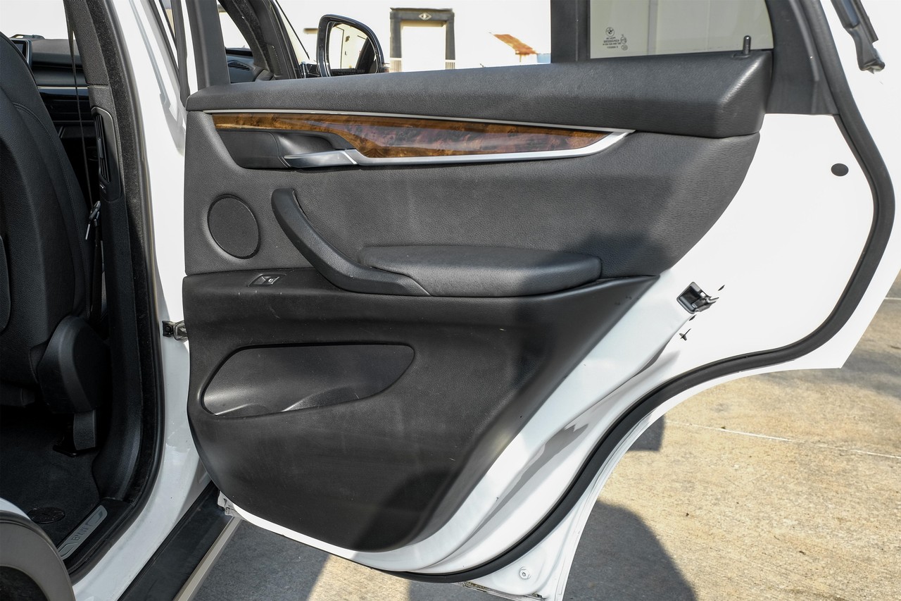 BMW X5 Vehicle Main Gallery Image 44