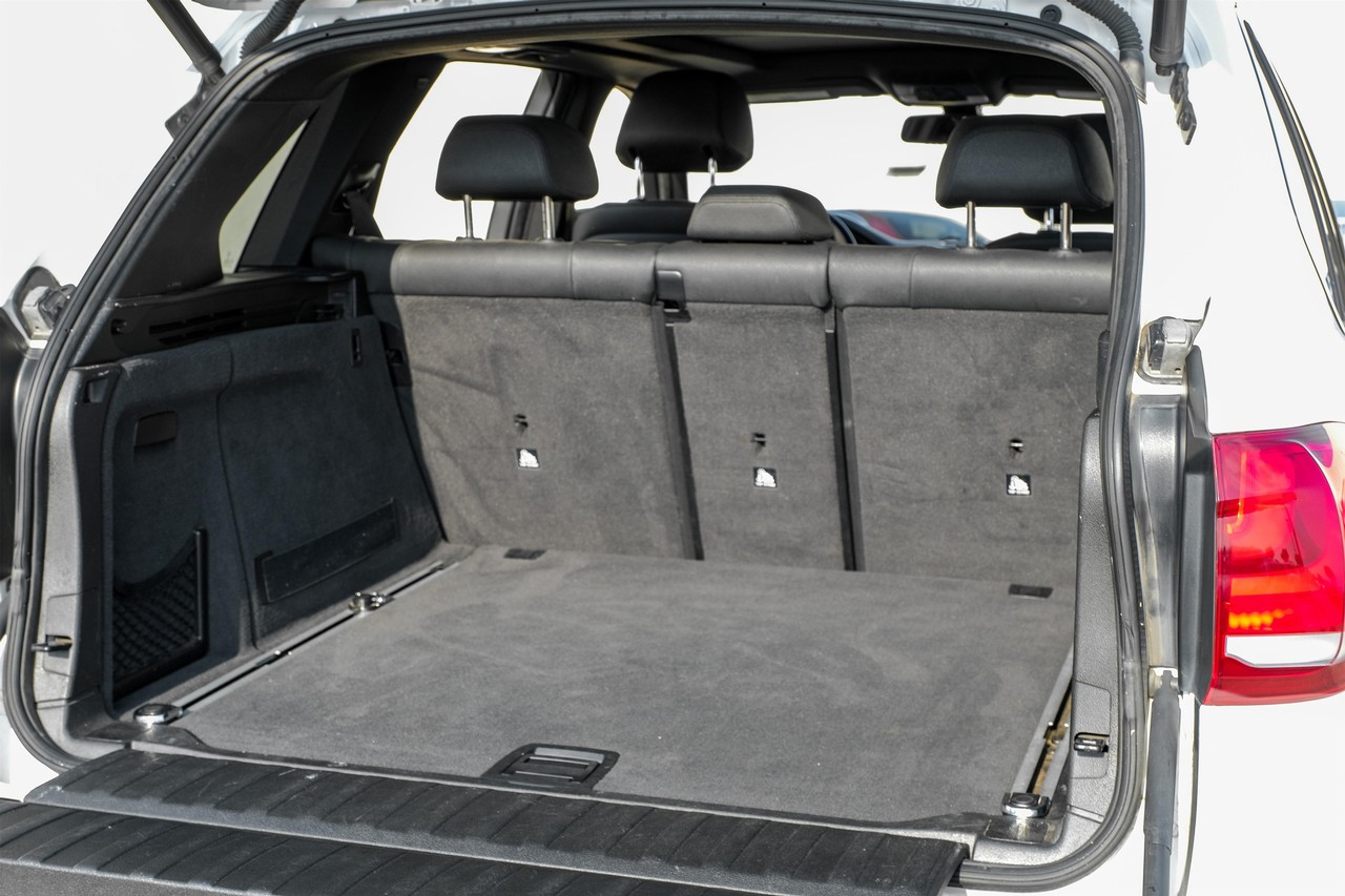 BMW X5 Vehicle Main Gallery Image 48