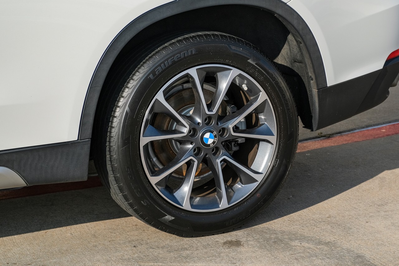 BMW X5 Vehicle Main Gallery Image 54