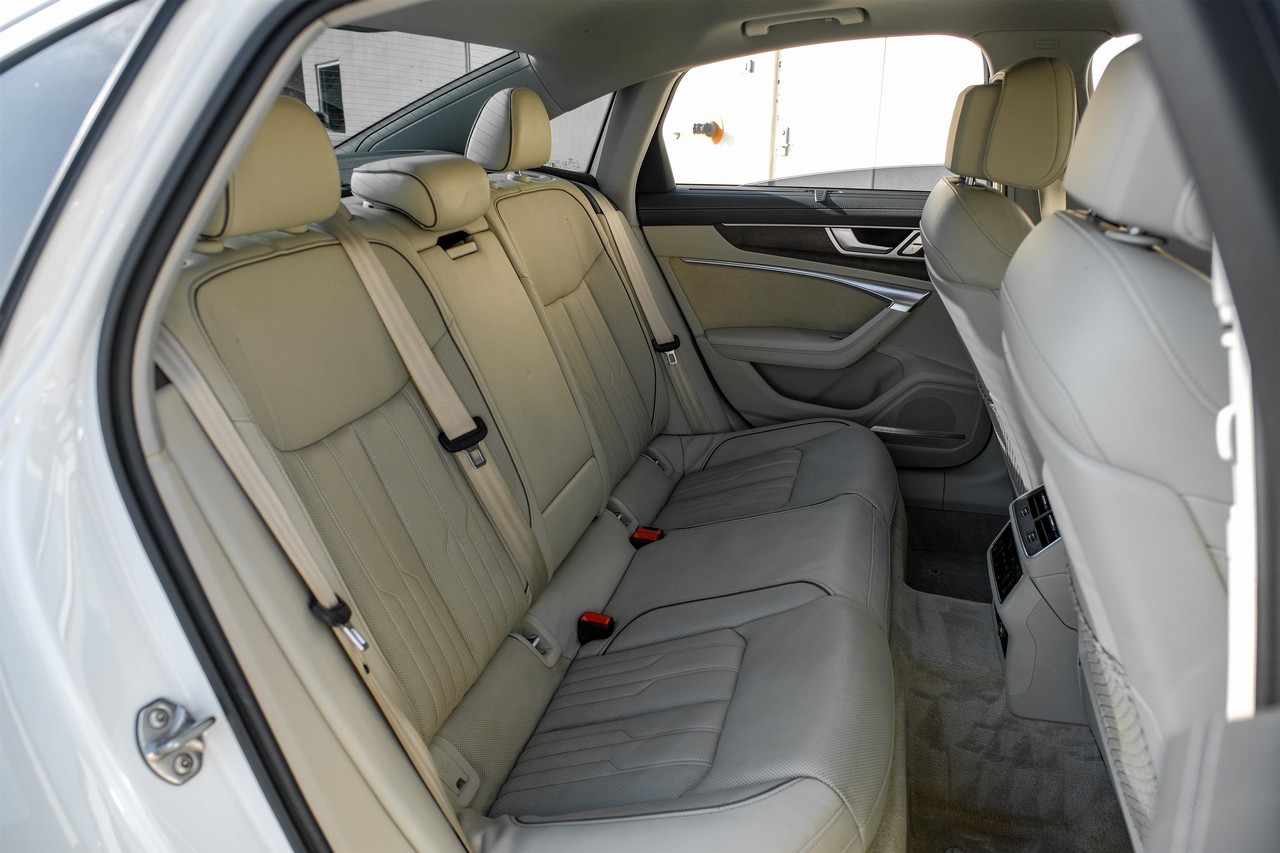 Audi A6 Vehicle Main Gallery Image 35