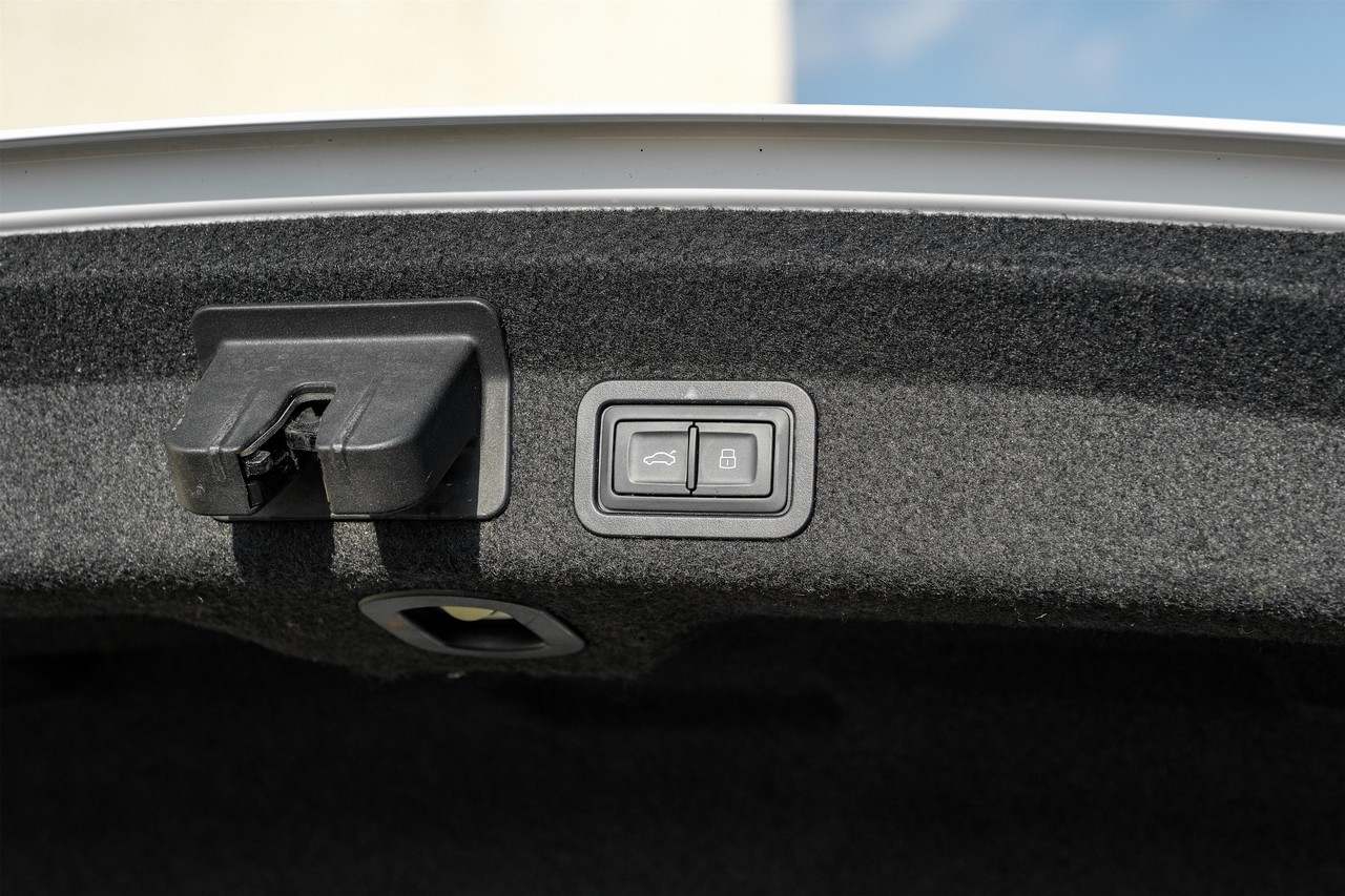 Audi A6 Vehicle Main Gallery Image 50