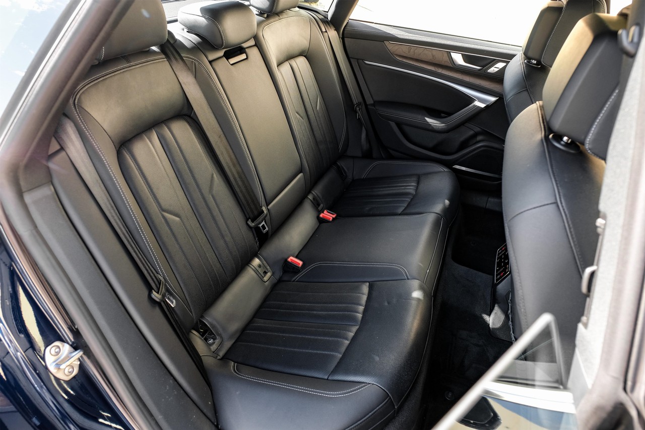 Audi A7 Vehicle Main Gallery Image 35