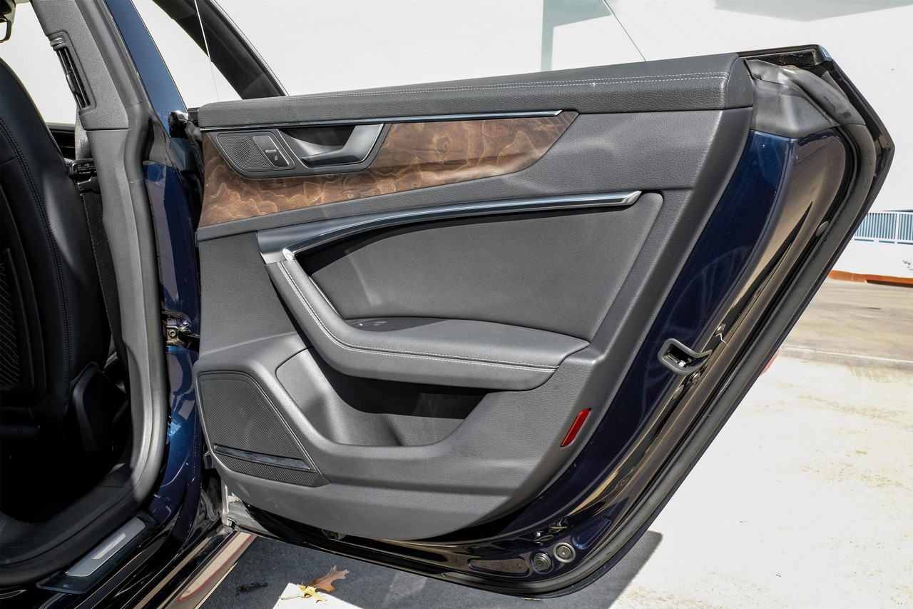 Audi A7 Vehicle Main Gallery Image 46