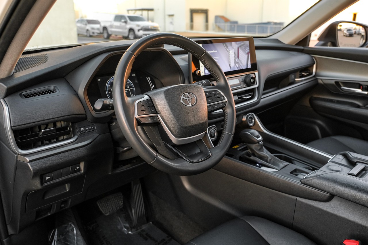 Toyota Grand Highlander Vehicle Main Gallery Image 03