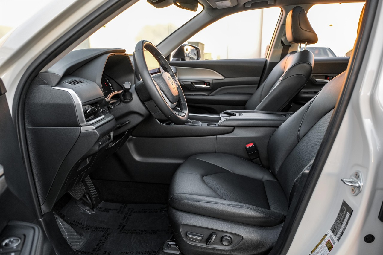 Toyota Grand Highlander Vehicle Main Gallery Image 04