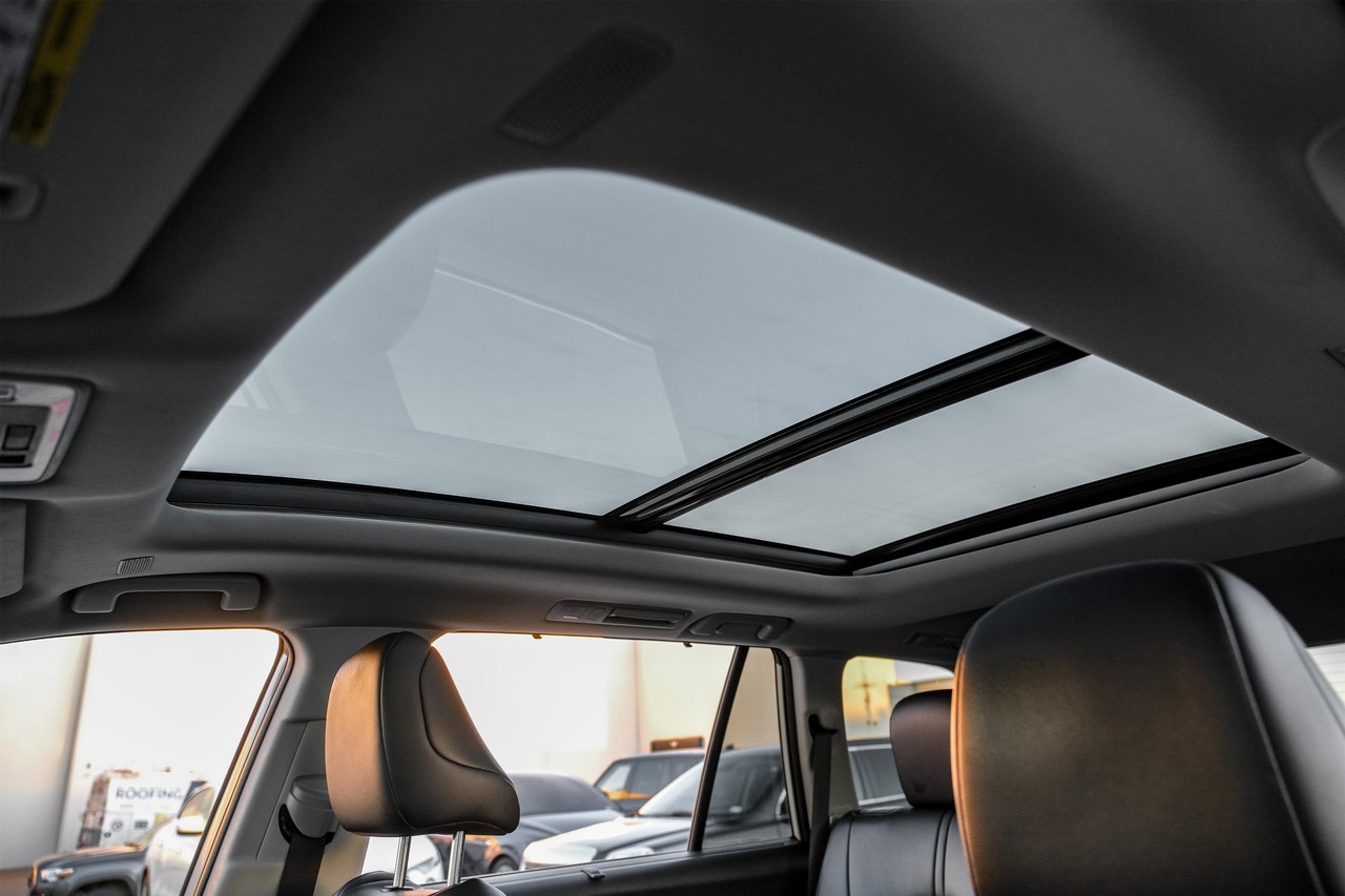 Toyota Grand Highlander Vehicle Main Gallery Image 05