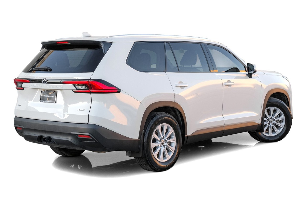 Toyota Grand Highlander Vehicle Main Gallery Image 09