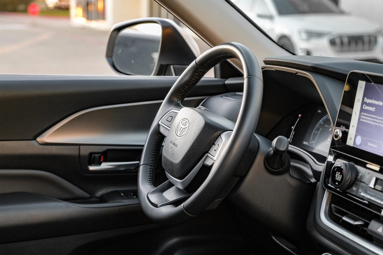 Toyota Grand Highlander Vehicle Main Gallery Image 14