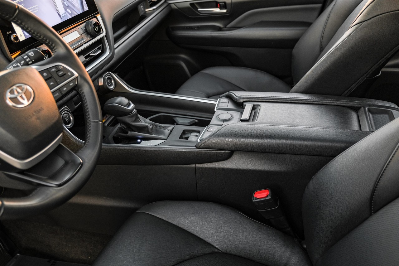 Toyota Grand Highlander Vehicle Main Gallery Image 24